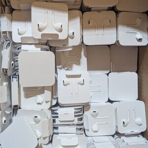 APPLE EARPHONES EARBUDS WITH LIGHTNING CABLE & 3.5MM AUX CABLE